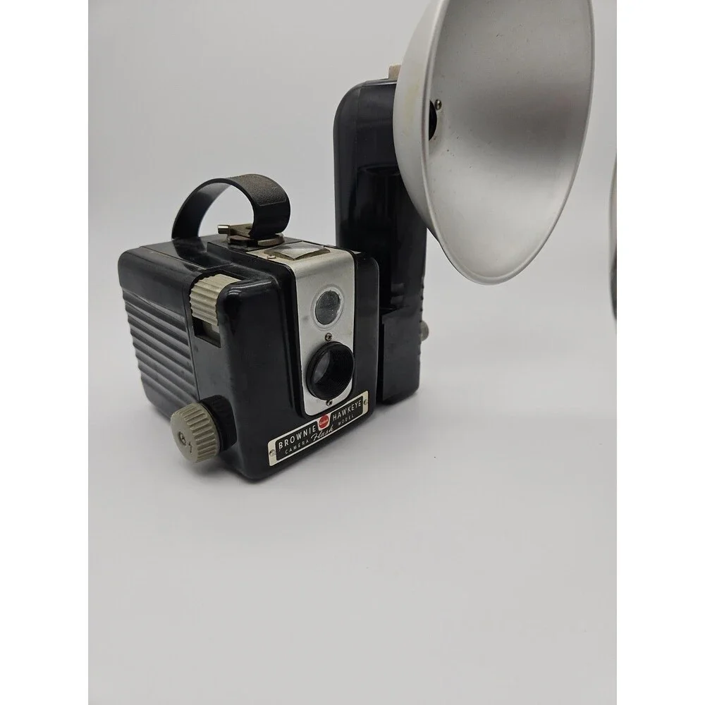 Vintage Kodak Brownie Hawkeye Flash Outfit with Original Box. Pre-owned